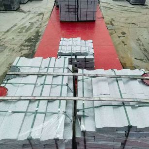 苏州 芝麻白仿形加直形路沿石出货日常