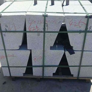 苏州 芝麻白异形坐凳，石凳