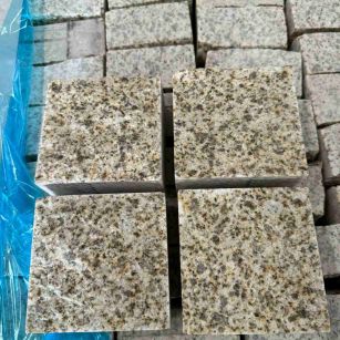 苏州 黄金麻花岗岩自然面小方块，弹石，马蹄石等