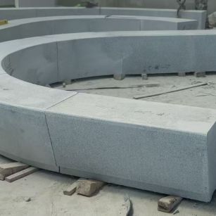 苏州 芝麻白花岗岩光面弧形坐凳