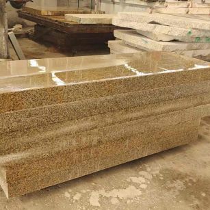 苏州 黄金麻栏杆料半成品加工中