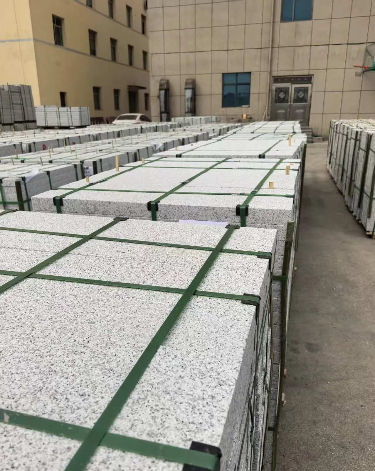 苏州 白麻花岗岩5.0公分荔枝面地铺石