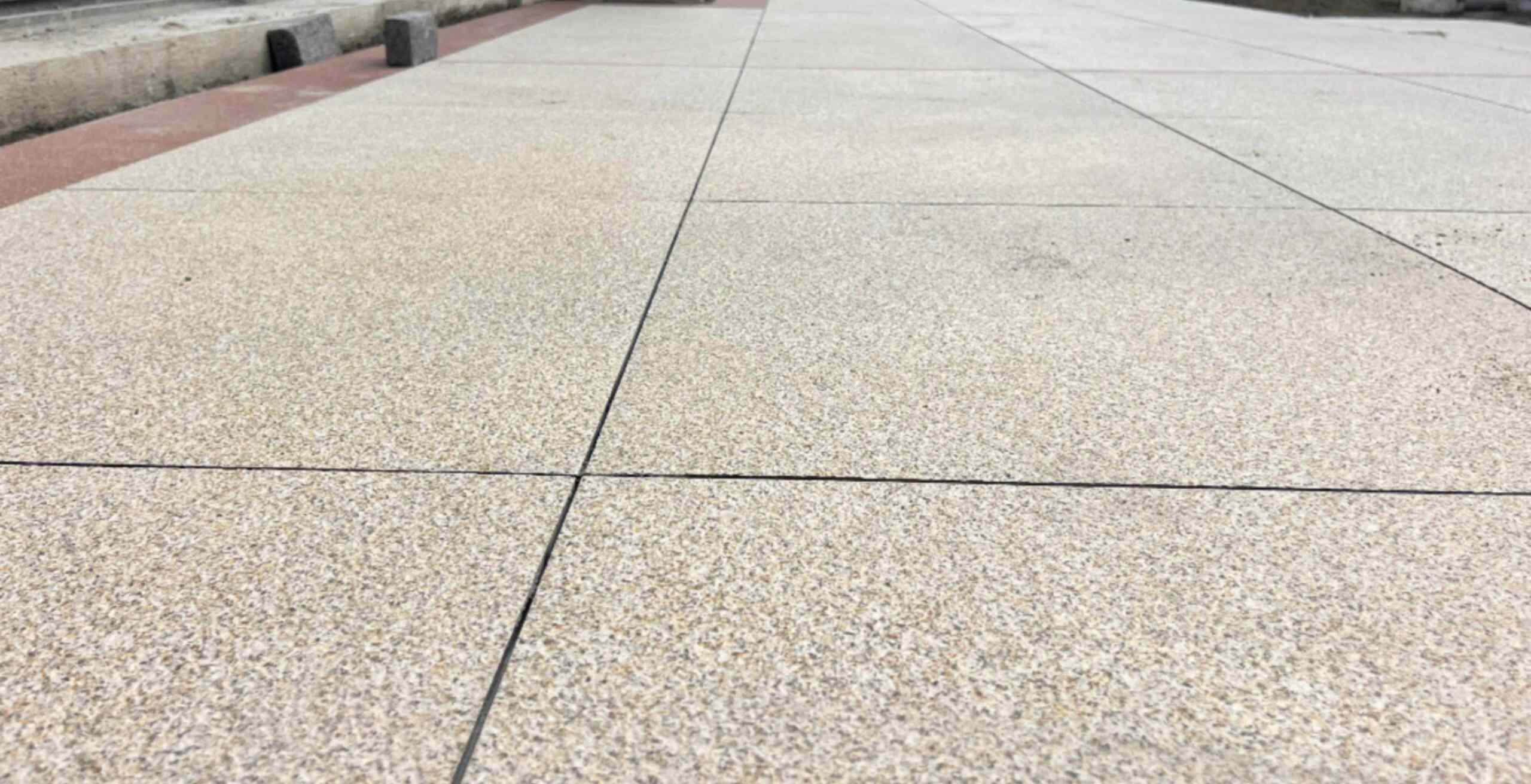 苏州 黄金麻花岗岩石板材荔枝面地面铺装效果