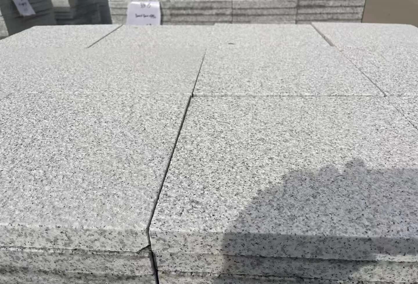 苏州 白麻花岗岩石材推荐 荔枝面地铺石