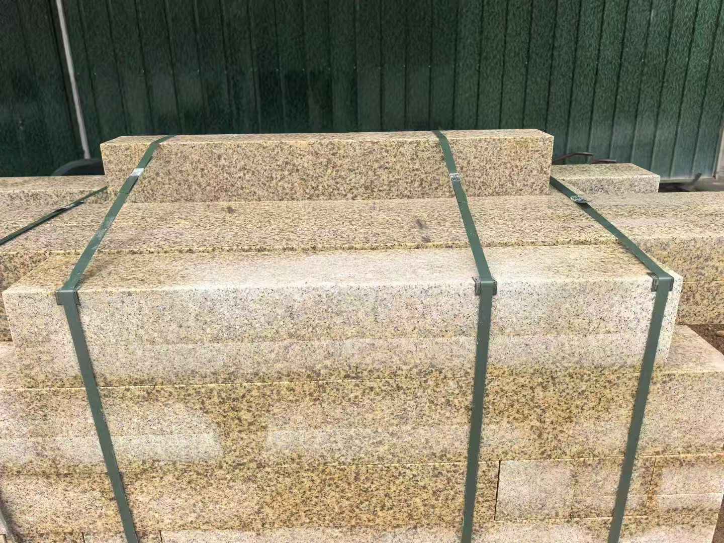 苏州 黄金麻花岗岩石材机切面栏杆料半成品