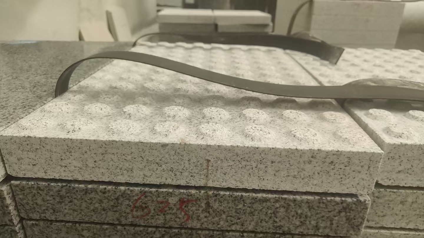 苏州 芝麻白花岗岩6.0公分荔枝面五轴加工雕刻盲点
