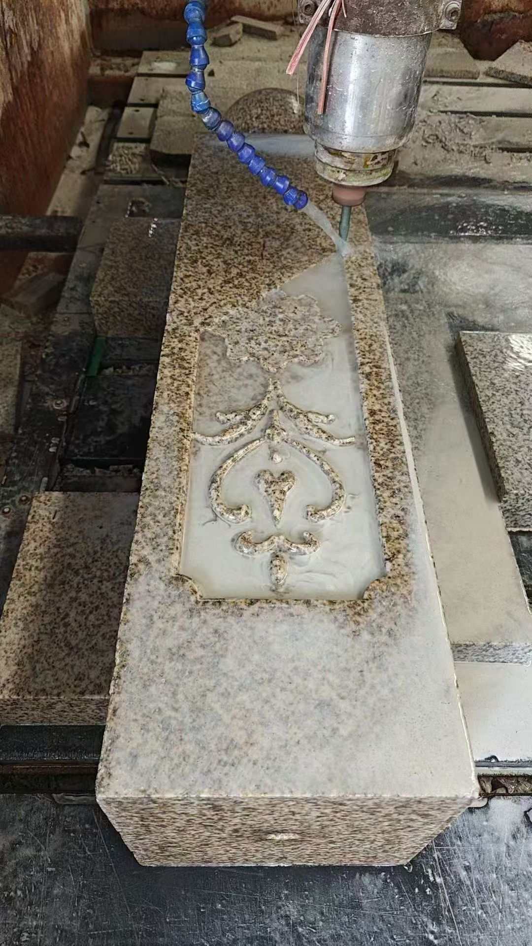 苏州 黄金麻花岗岩异形加工雕刻栏杆大柱