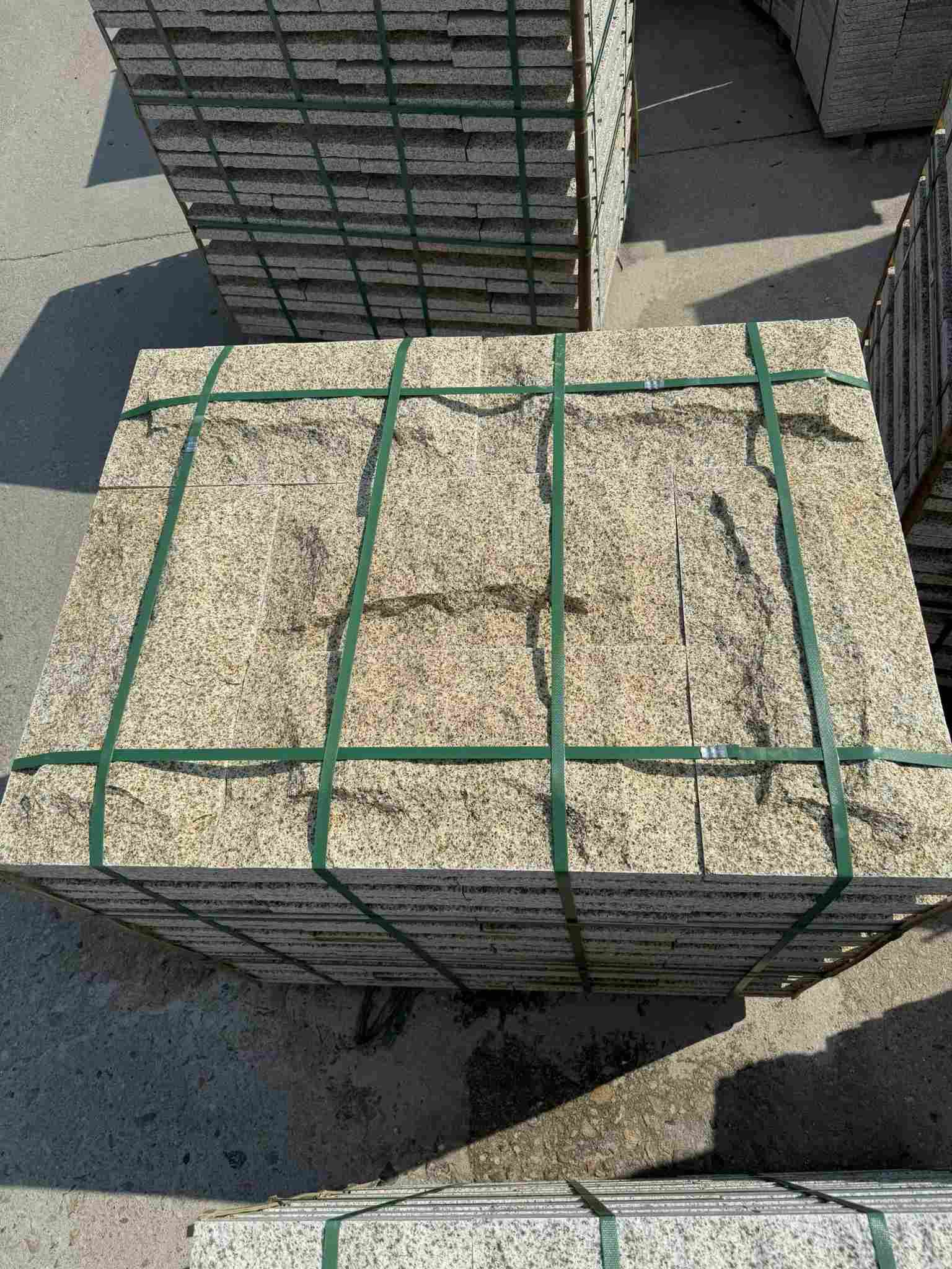 苏州 黄金麻花岗岩石材自然面蘑菇石成品