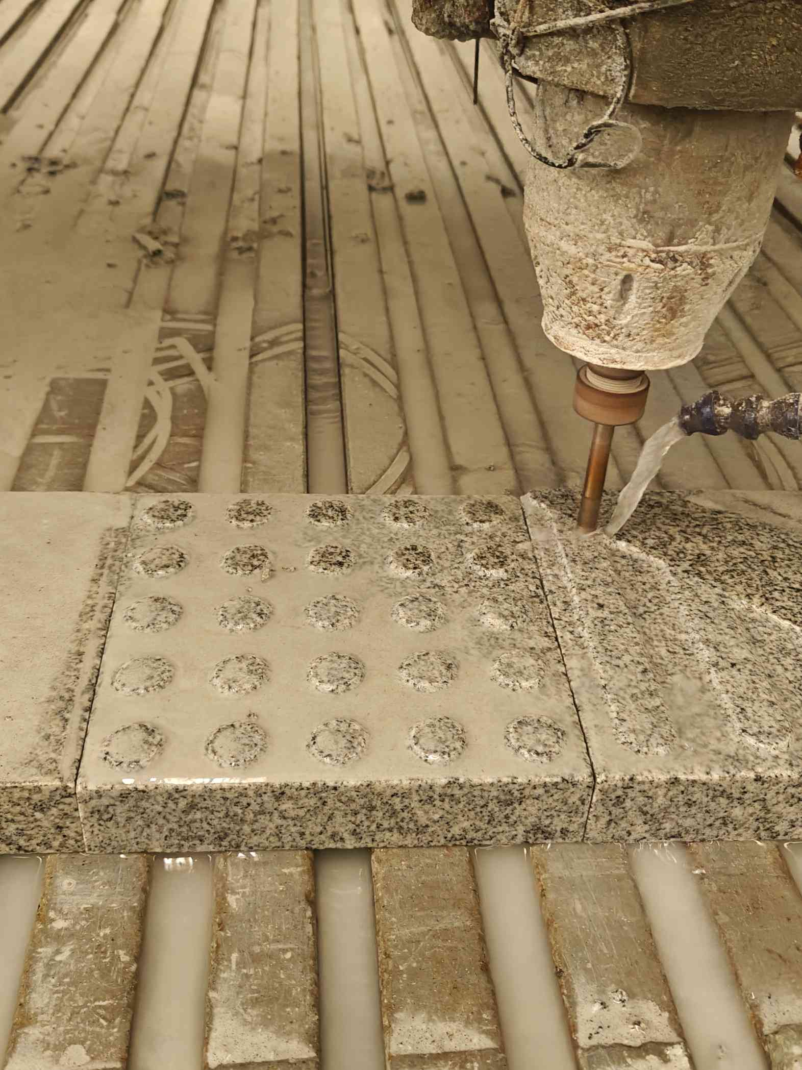 苏州 芝麻白花岗岩石材盲人石、盲道石、盲点石