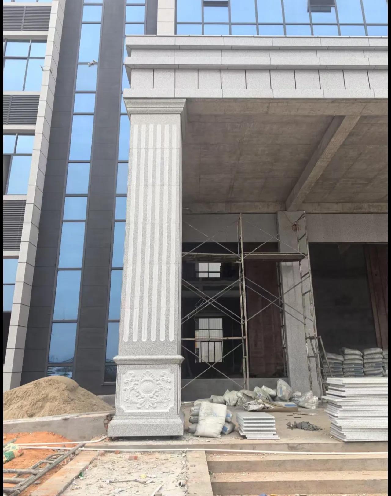 苏州 芝麻白光面花岗岩门楼大柱（罗马柱）配雕花底座