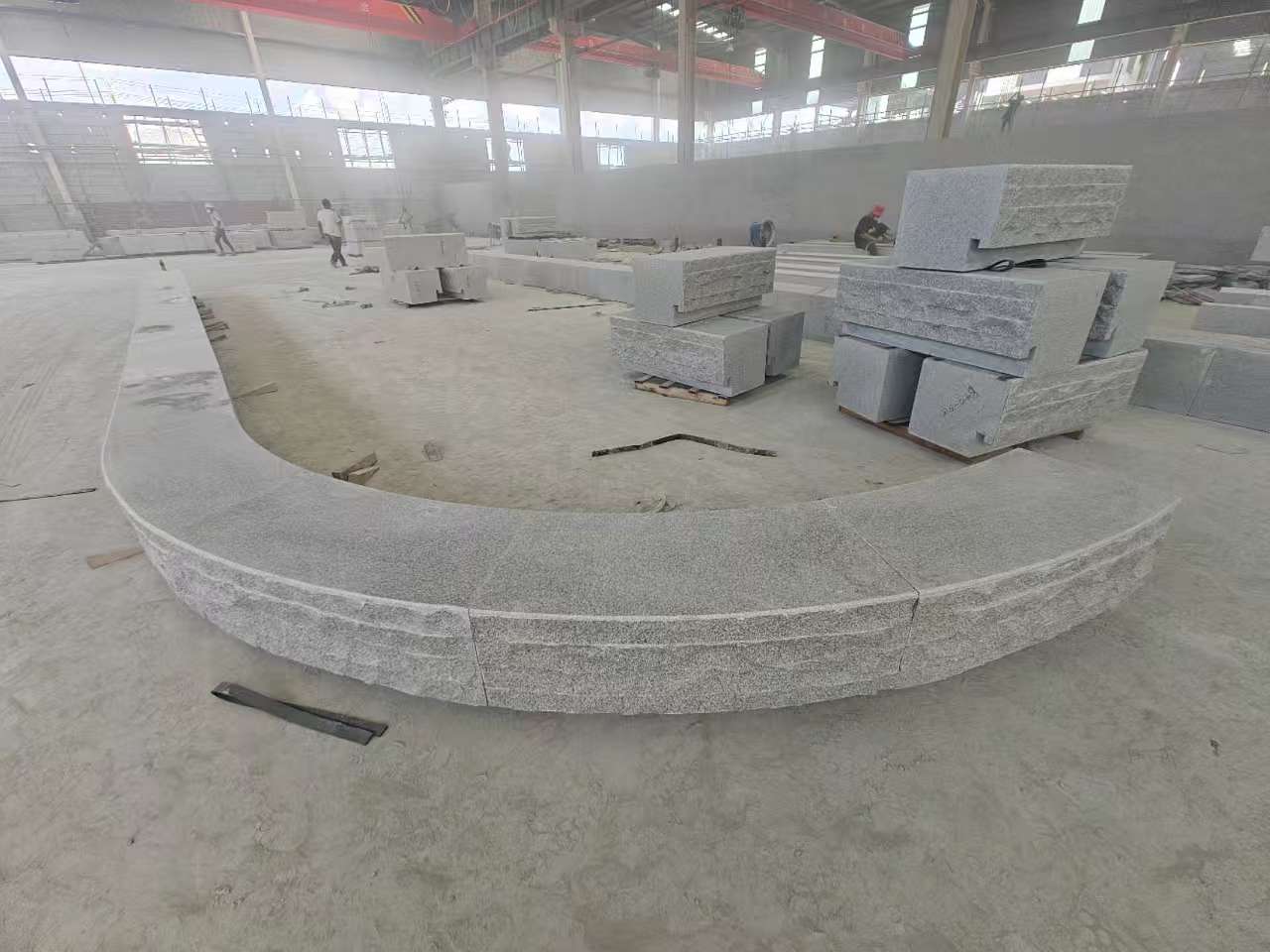 苏州 芝麻白异形坐凳，自然面光面弧形加工