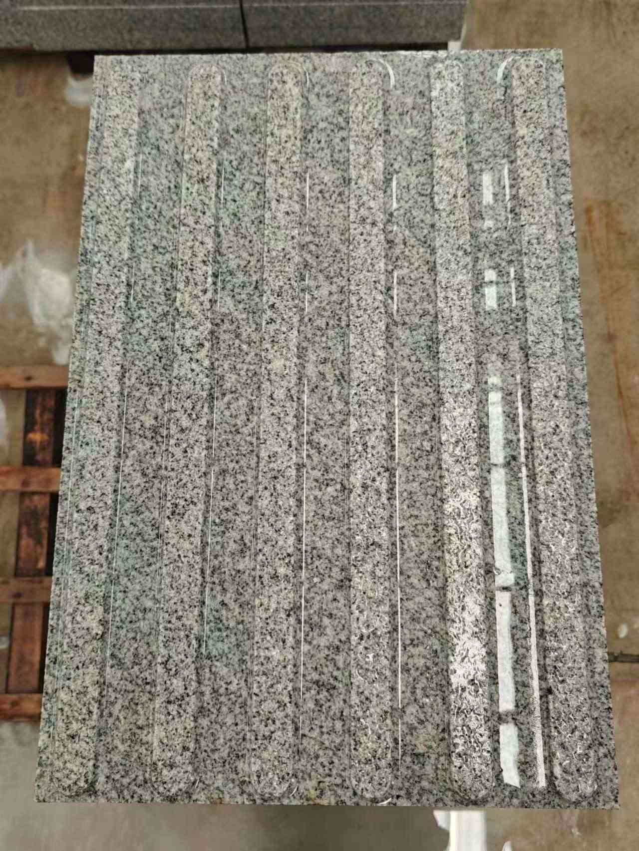 苏州 芝麻白花岗岩荔枝面雕刻盲道，盲条