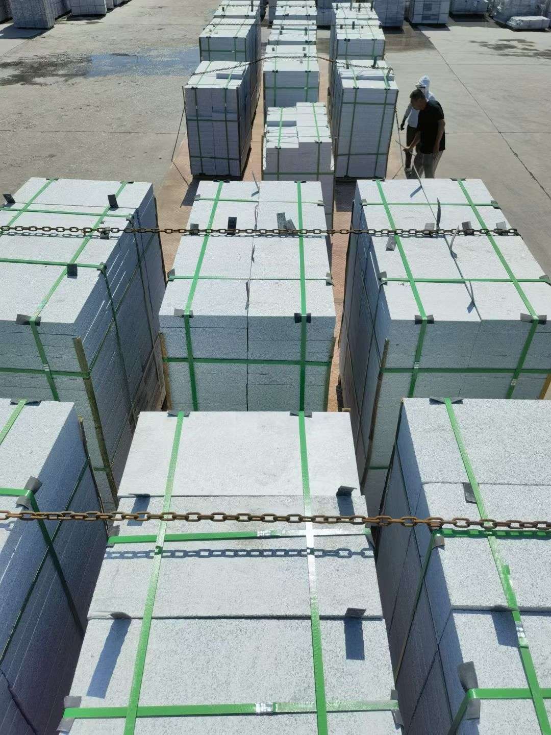 苏州 芝麻白花岗岩5公分地铺石 花岗岩厂家工厂装车日常