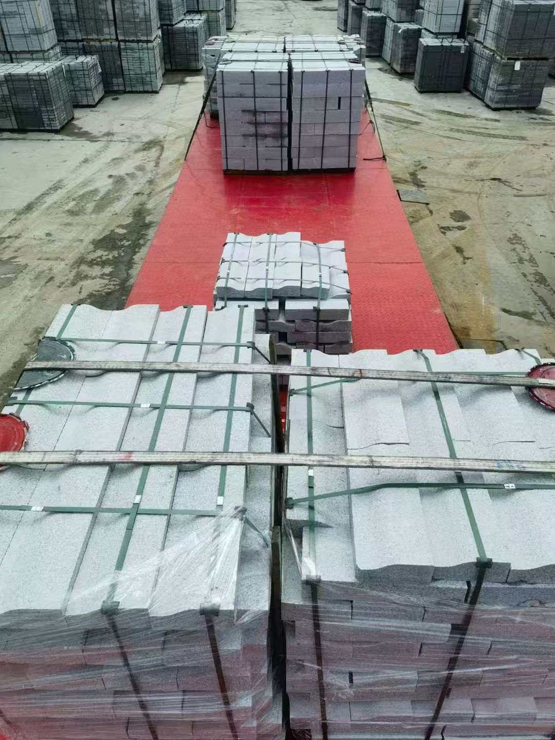 苏州 芝麻白仿形加直形路沿石出货日常