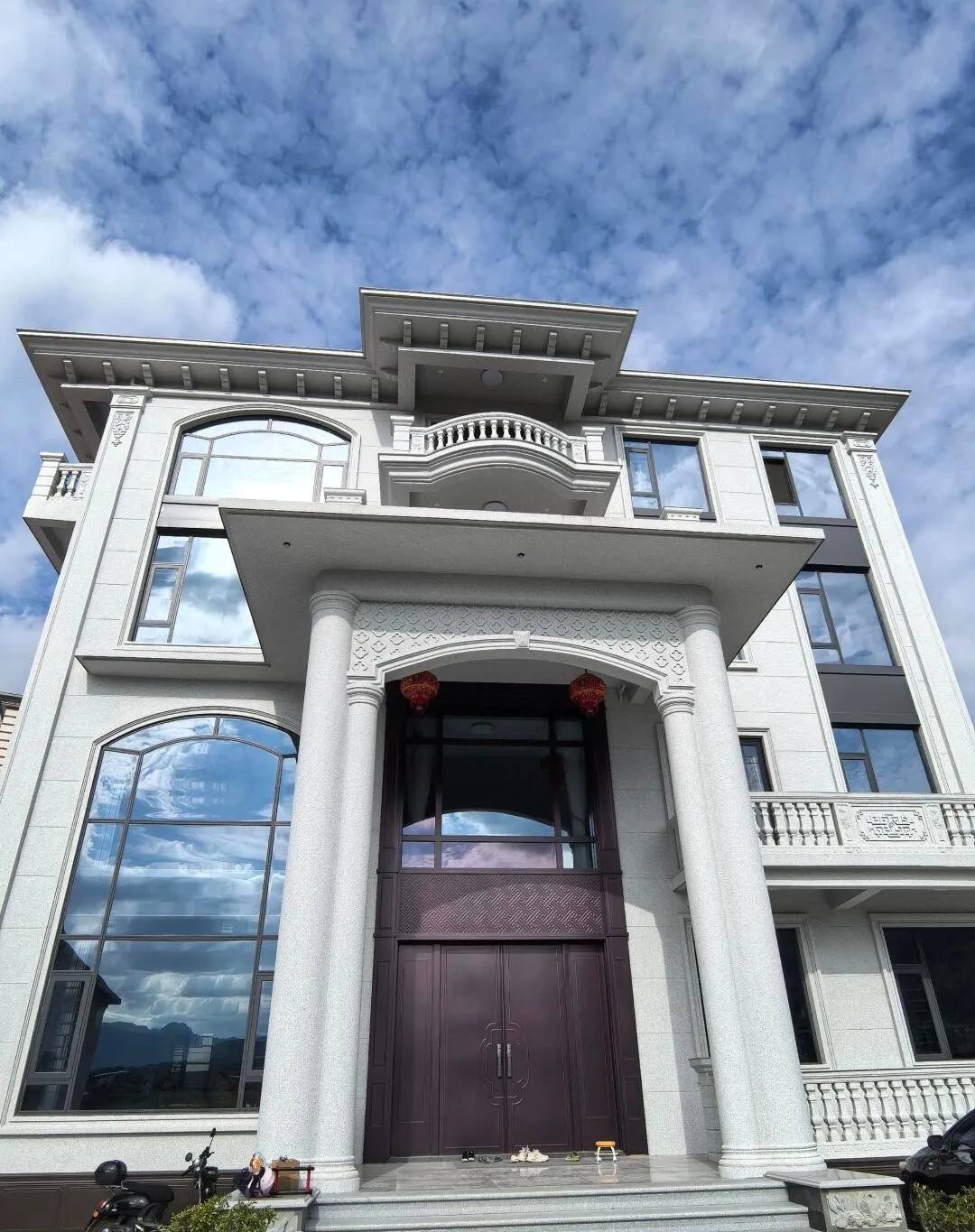 苏州白麻别墅外墙干挂石材效果示例