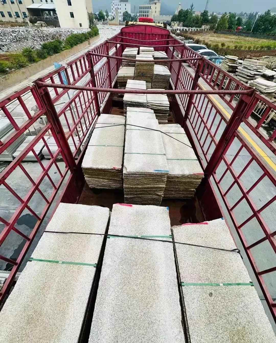 苏州 黄金麻花岗岩荔枝面，光面毛板装车完成