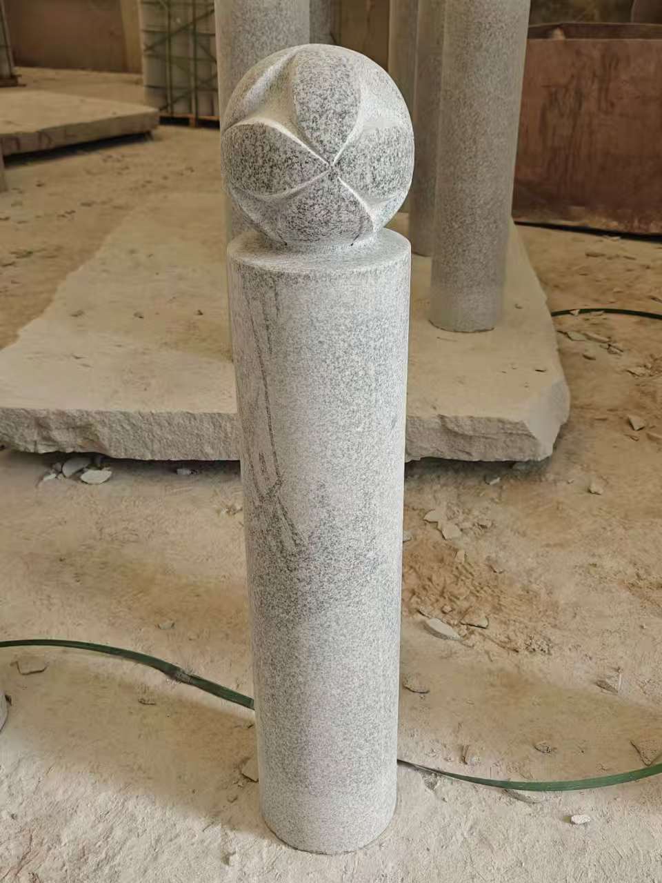 苏州 芝麻白花岗岩石材挡车石柱、停车柱、圆柱挡车柱、方柱挡车柱等