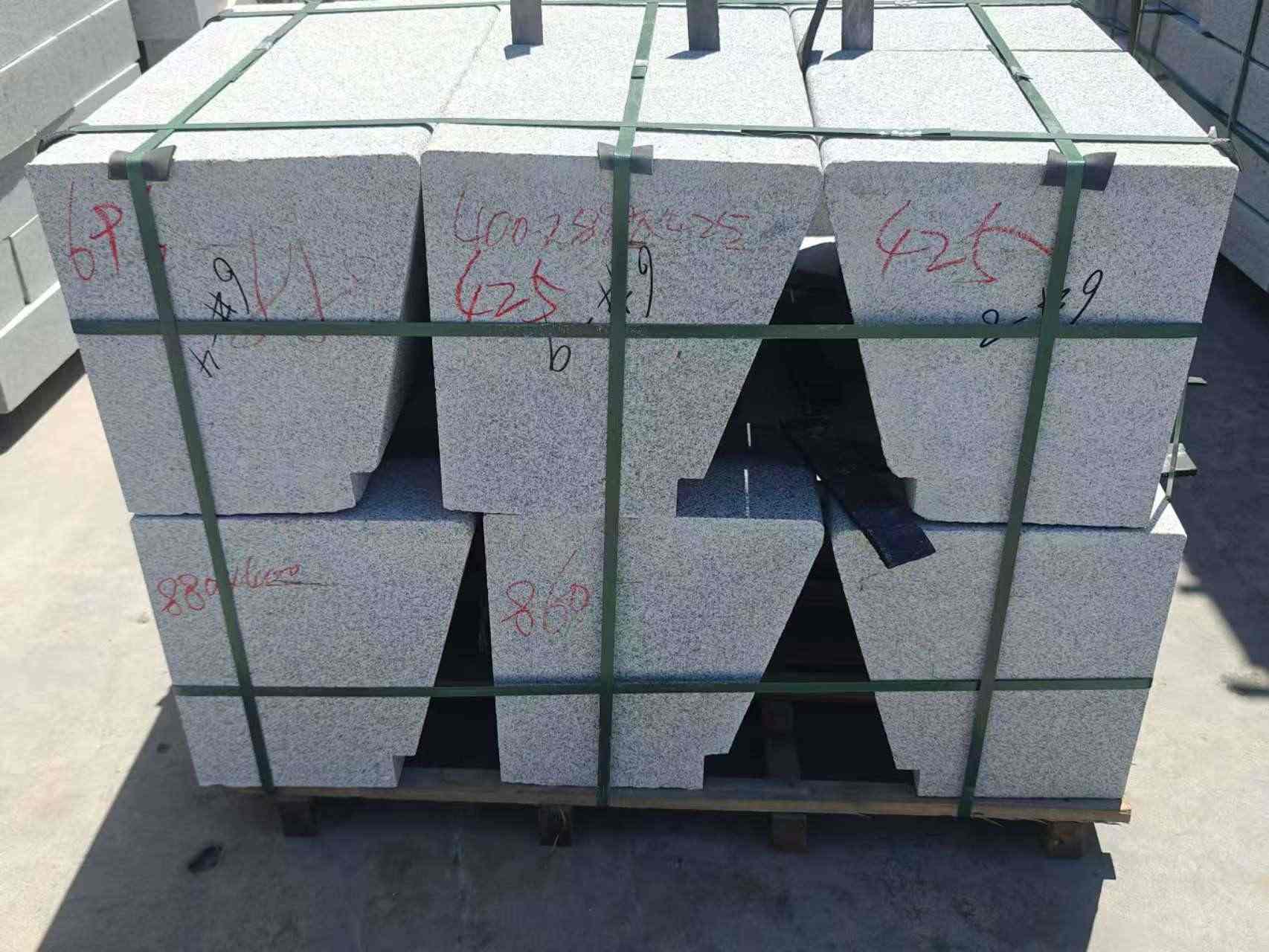 苏州 芝麻白异形坐凳，石凳