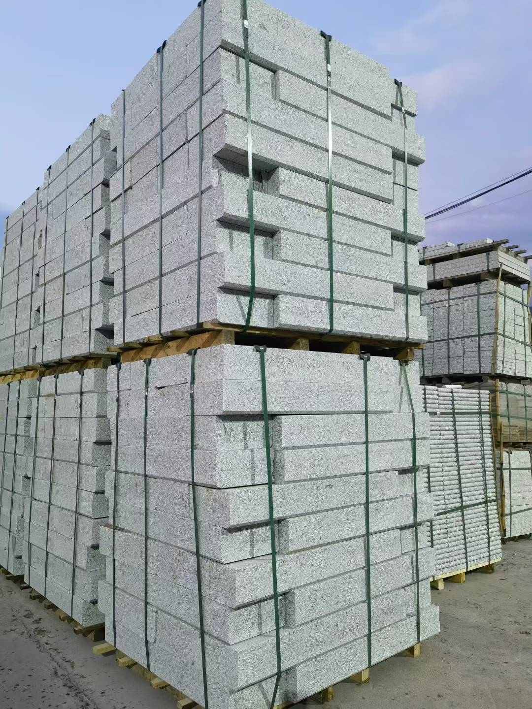 苏州 芝麻白花岗岩路沿石，路缘石，路肩石，道牙，立缘石，马路牙子，街沿石，侧石等