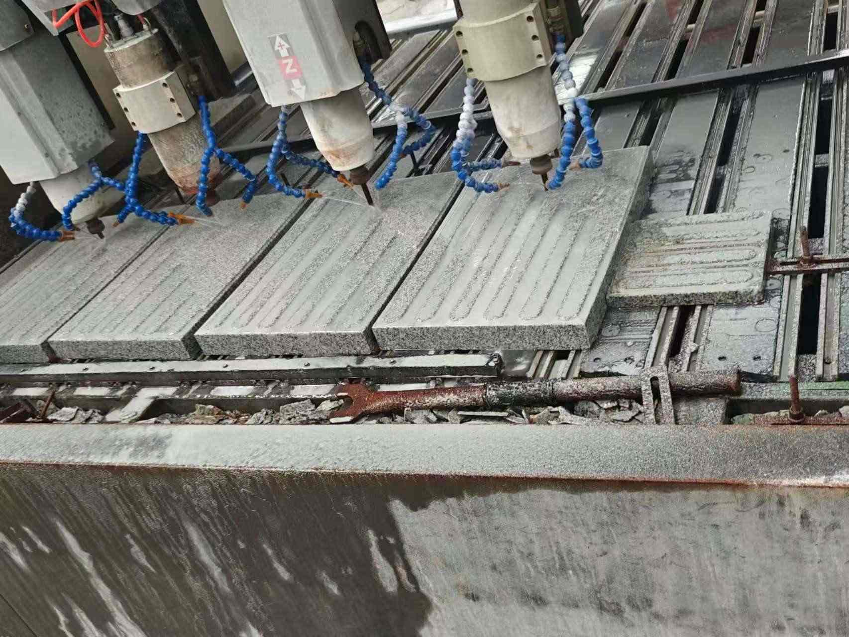 苏州 芝麻白花岗岩荔枝面盲道雕刻