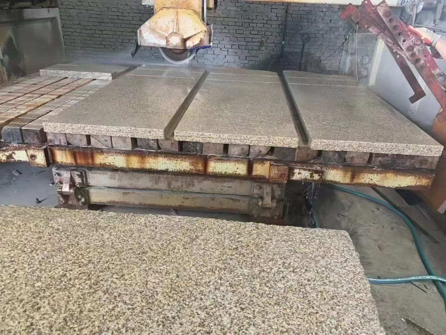 苏州 黄金麻荔枝面成品板加工