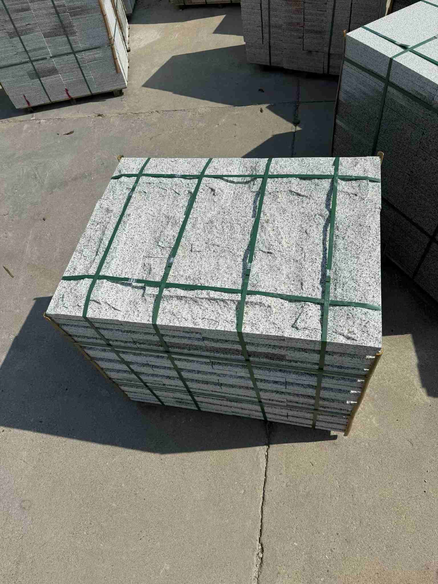 苏州 白麻花岗岩石材自然面蘑菇石成品