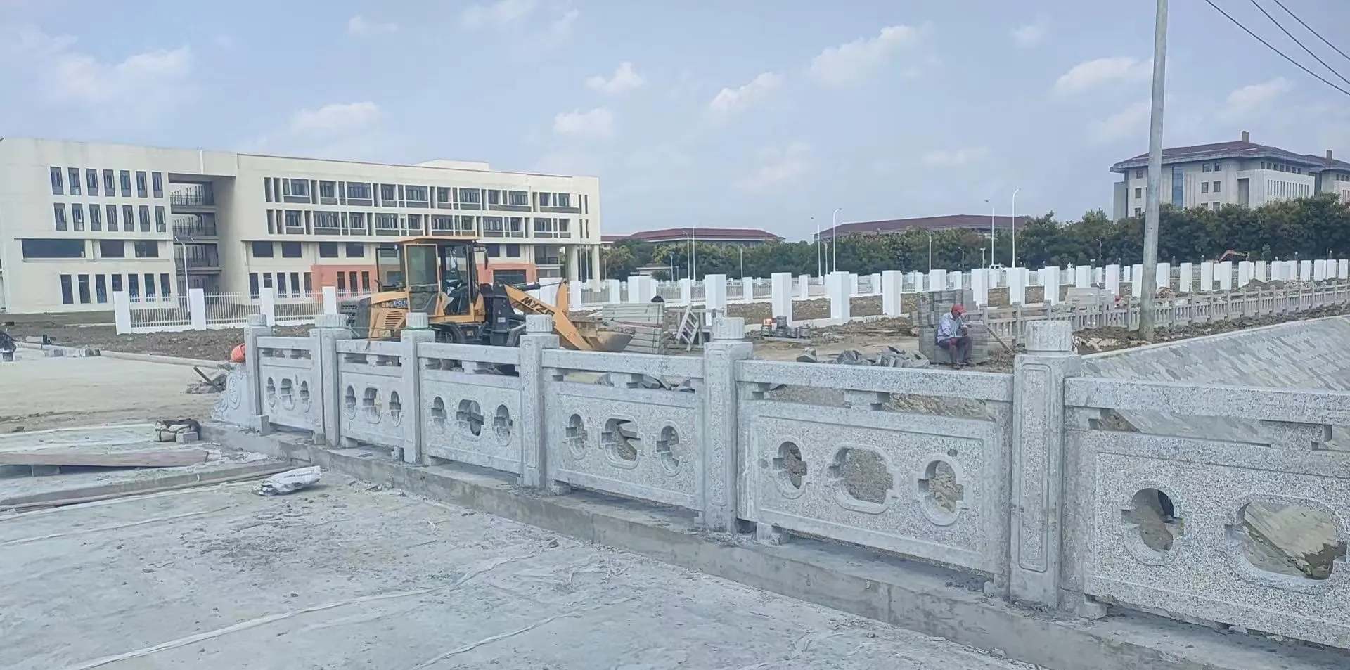 苏州 白麻花岗岩荔枝面河道栏杆