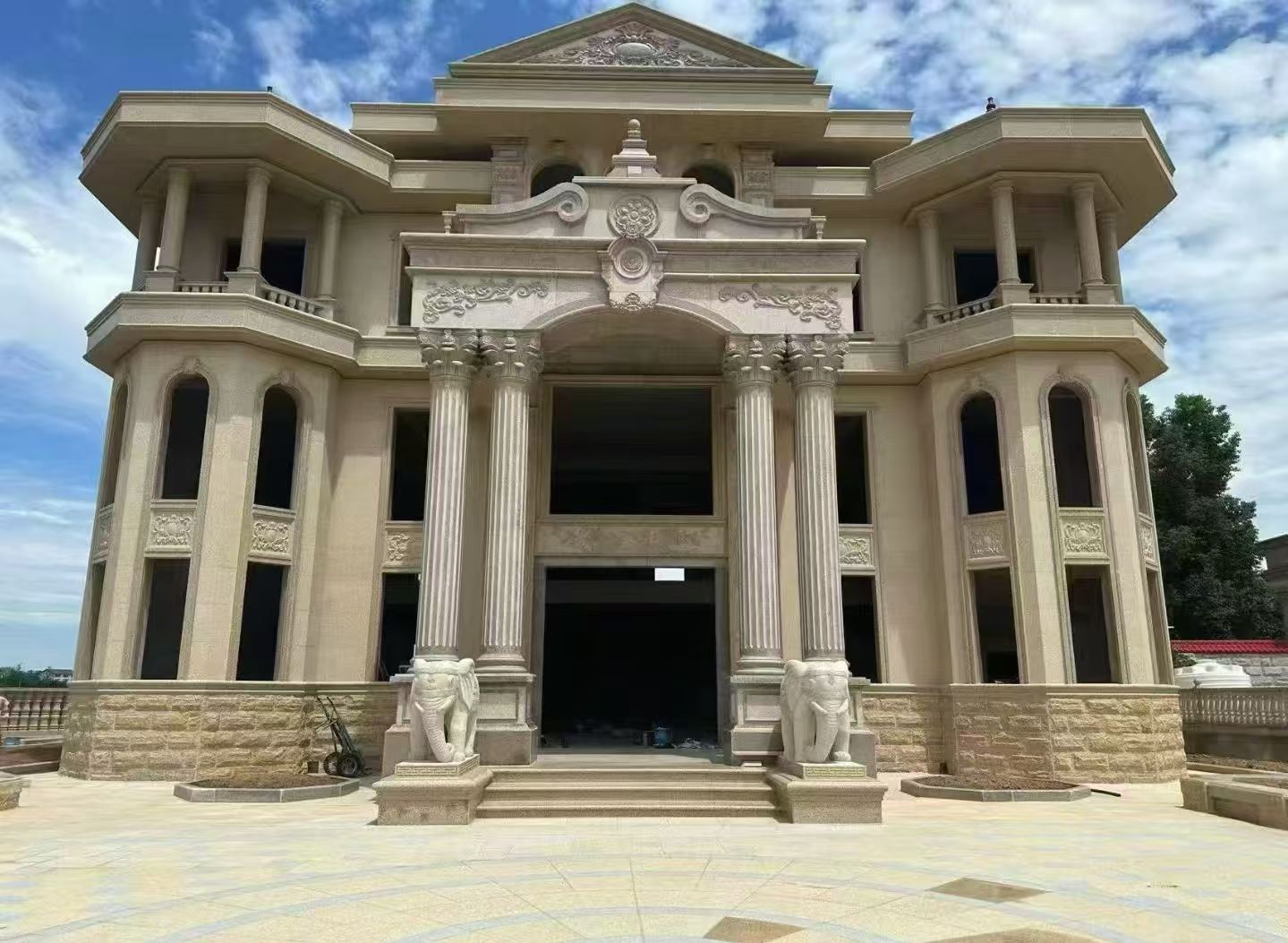 苏州 黄金麻别墅外墙干挂，大柱，大象，蘑菇石，雕花板