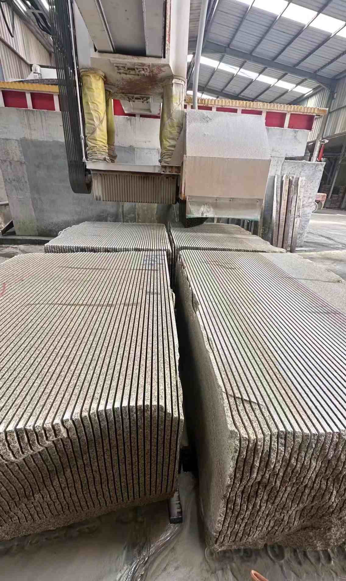 苏州 车间生产日常，黄金麻白麻花岗岩