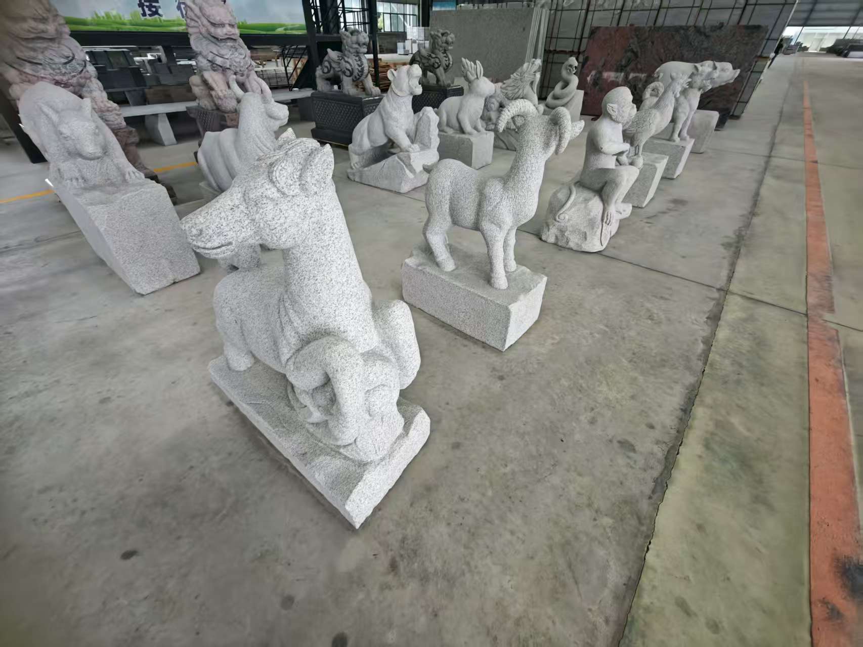 苏州 芝麻白花岗岩造型立体雕刻——十二生肖